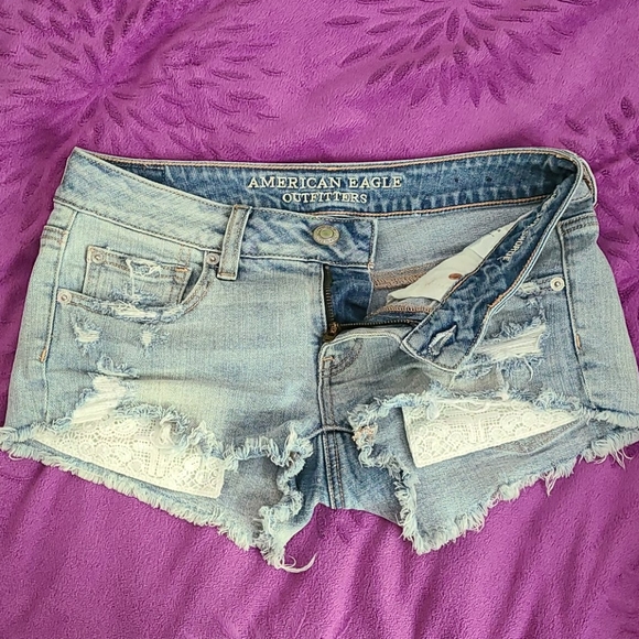 Light washed, distressed details, AE shorts - Picture 5 of 5